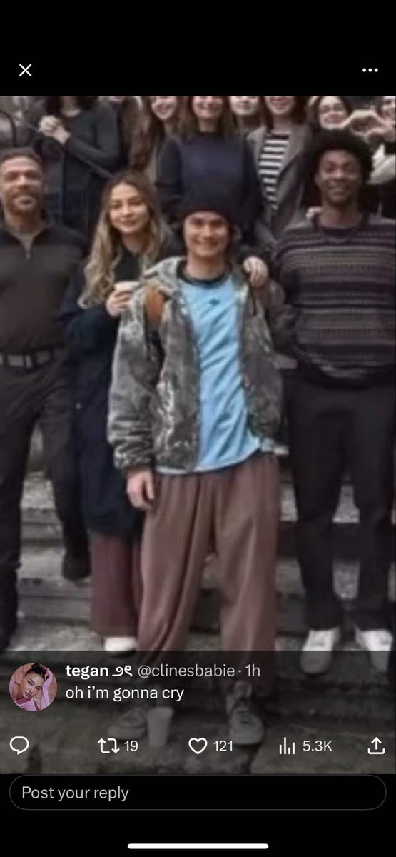 Subjecttokb's tweet photo. @boldlygalas Hah try again Madelyn was leaning all over him  and it’s both hands but no that’s not “friendly” Madelyn’s a calculated snake🤷🏼‍♀️ https://t.co/vvTIDcde7F