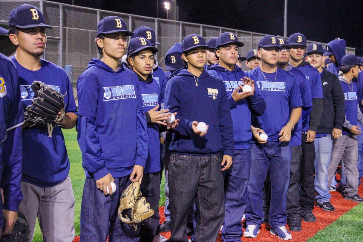 ColtonJUSD's tweet image. ⚾️Bloomington HS &amp;amp; #CJUSD joined @SupervisorBaca to celebrate the ribbon cutting of the school’s newly renovated baseball &amp;amp; softball fields on Nov. 18.👏

🥎The $5.5 million project was funded through a combination of funds provided by Baca &amp;amp; community-approved CJUSD bond funds.