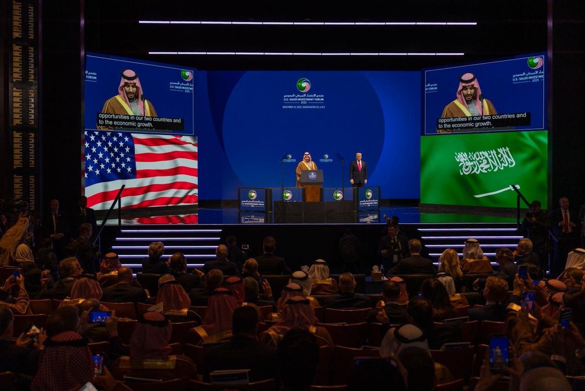 spagov's tweet image. لقطات من مشاركة سمو #ولي_العهد وفخامة الرئيس الأمريكي في #منتدى_الاستثمار_الأمريكي_السعودي2025 بواشنطن.
#محمد_بن_سلمان_في_واشنطن
#٩٢_عامًا_من_الشراكة_والازدهار
#MBSINUSA | #واس