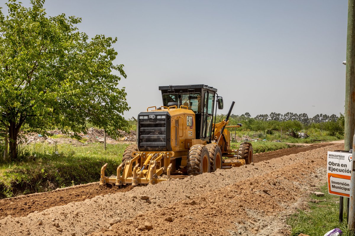 jjosemussi's tweet image. ¡Seguimos mejorando la infraestructura de nuestros barrios! ➡️ Comenzaron las obras de pavimentación en la calle 11 e/ 157 y 160 (#BarrioLosParaísos), realizadas con inversión municipal.

#Berazategui #BerazateguiCorazónDeZonaSur