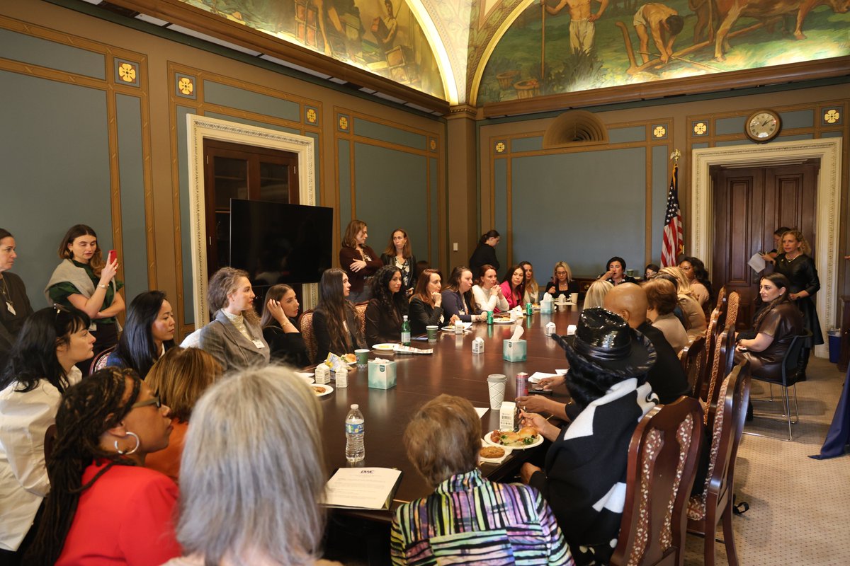 RepRashida's tweet image. I&apos;m so grateful to these courageous survivors for sharing their stories and being with us in the House chamber as we voted to release the Epstein files. Hearing directly from them was powerful and deeply moving. No survivor of sexual violence should ever be denied justice.