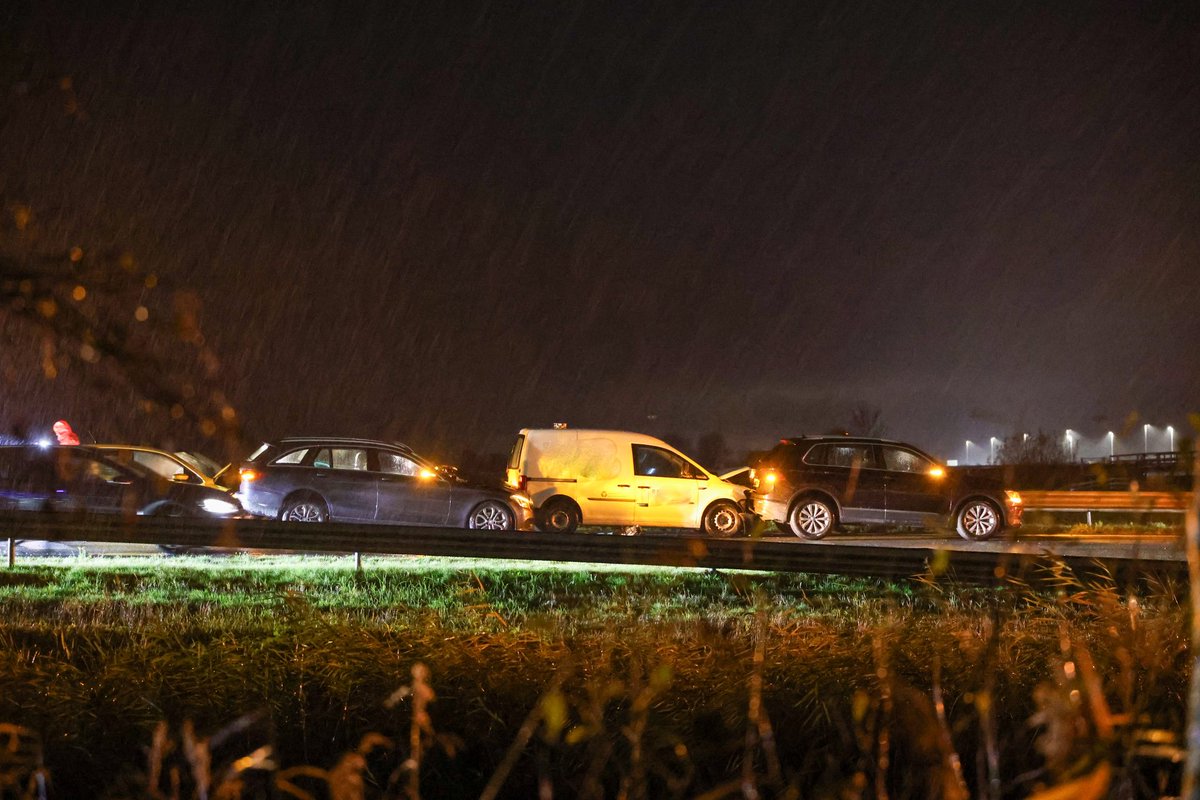 Lange file door ongeval N31 Leeuwarden