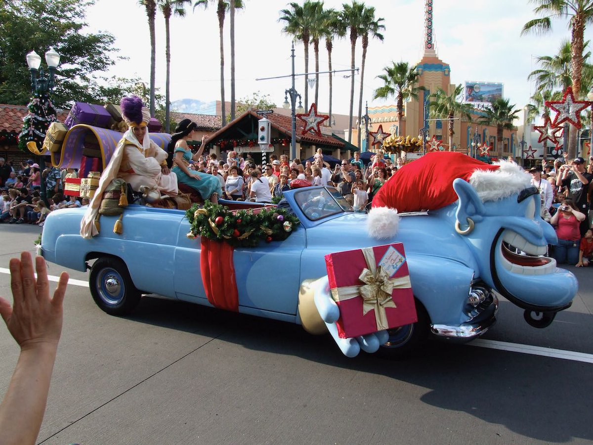 LikeaMouseTips's tweet image. Disney Christmas 2007-Stars and Cars motorcade in the last year the park was called Disney-MGM Studios. It was a fun parade. Photos courtesy the Santa System SantaSystem.com