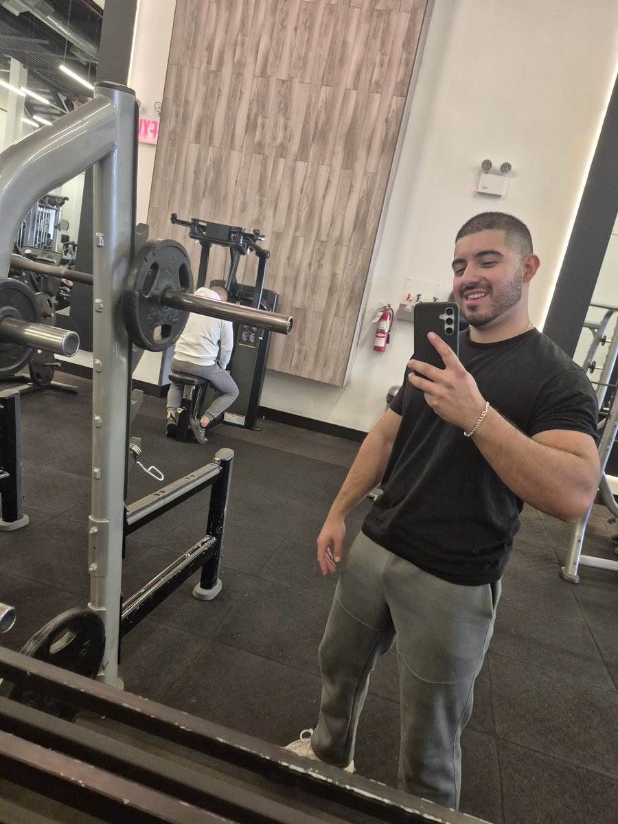 Gm <a href="/Ronin_Network/">Ronin</a> family! Today we are working on leg day at the #RoninGym! Wish you all an amazing day ahead. Stay disciplined and consistent. Don't forget to train your mokis!! 😉🤝