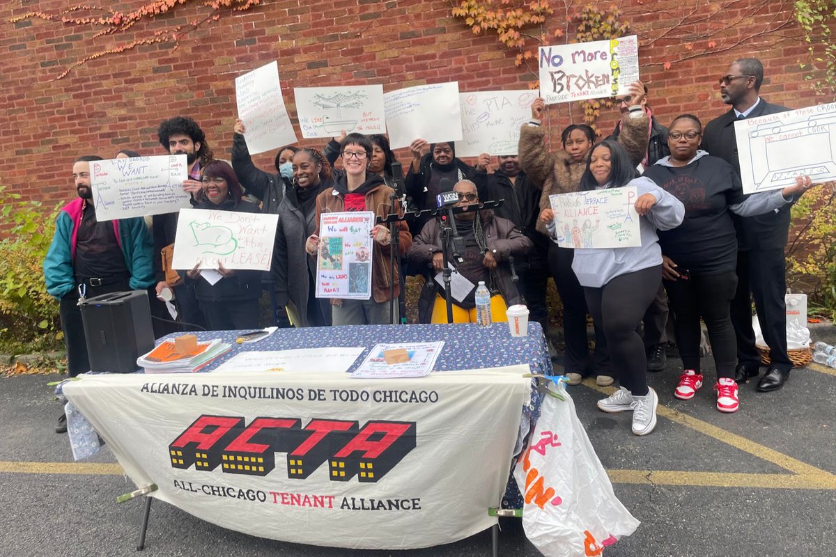 BlockClubCHI's tweet image. West Side residents are again rallying against the owners of an apartment complex in Austin, claiming that an agreement with property management to address sanitation and other building issues has fallen apart. blockclubchi.co/3LLUKAM