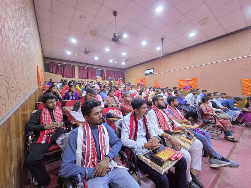 SEILOrgIn's tweet photo. A public reception program of Students Experience in inter State Living was organised at Gurucharan University in the auspicious presence of Shri Gaurang Roy, Prant Pracharak of Dakshin Assam Rashtriya Swayamsevak Sangh, and Nagar President Dr. Arjun Chaudhary.
#SEILTour2025 https://t.co/nRDqWywQFg