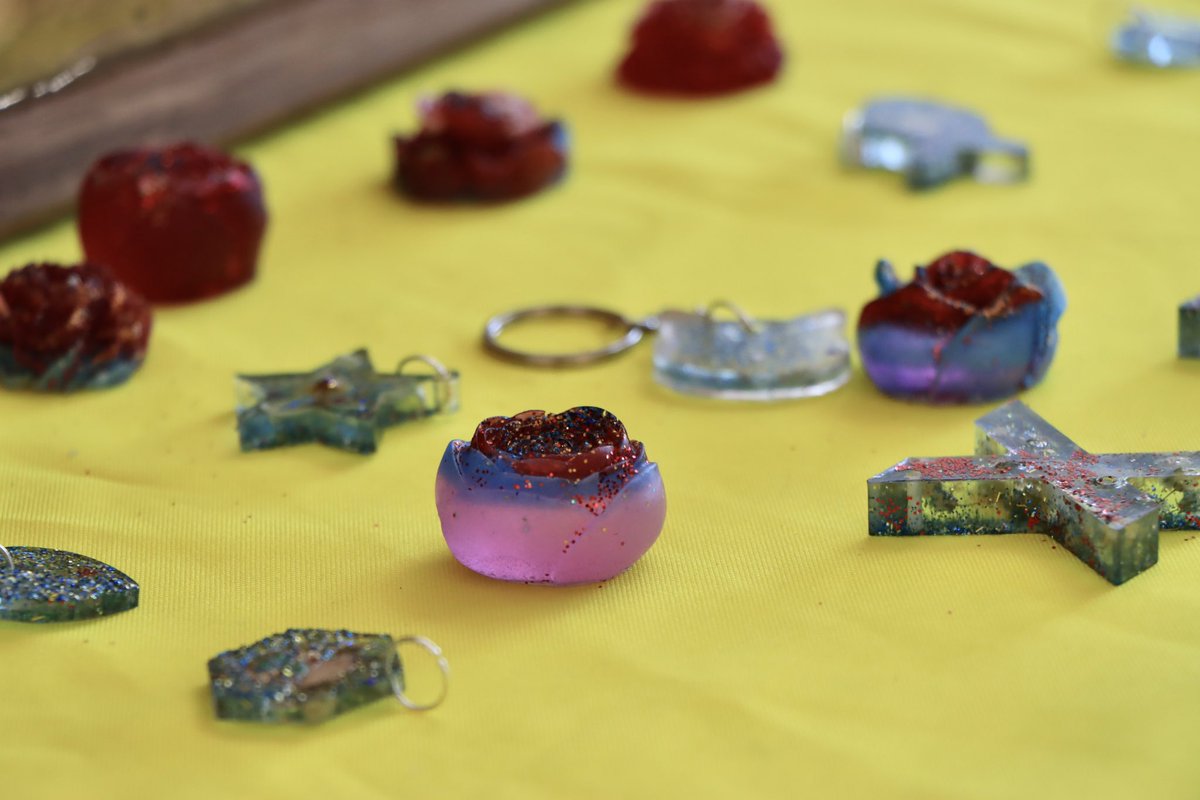 Con gran éxito se llevó a cabo, en coordinación con Trabajo Colima, el curso de Resina Epóxica, donde las y los asistentes disfrutaron de un ambiente de aprendizaje y creatividad, desarrollando nuevas habilidades que fortalecen sus oportunidades de autoempleo y emprendimiento. 🖌️