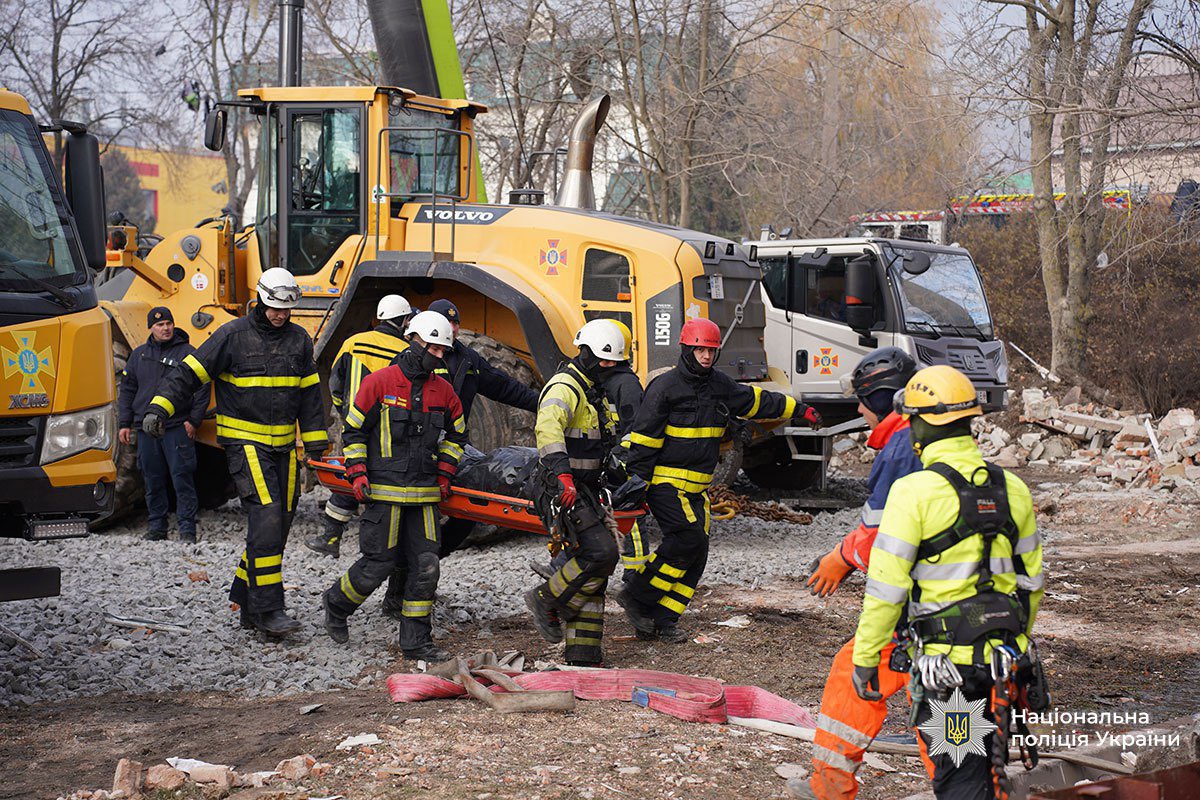 Maks_NAFO_FELLA's tweet image. 😢 The number of dead in Ternopil has increased to 26, injured to 93…