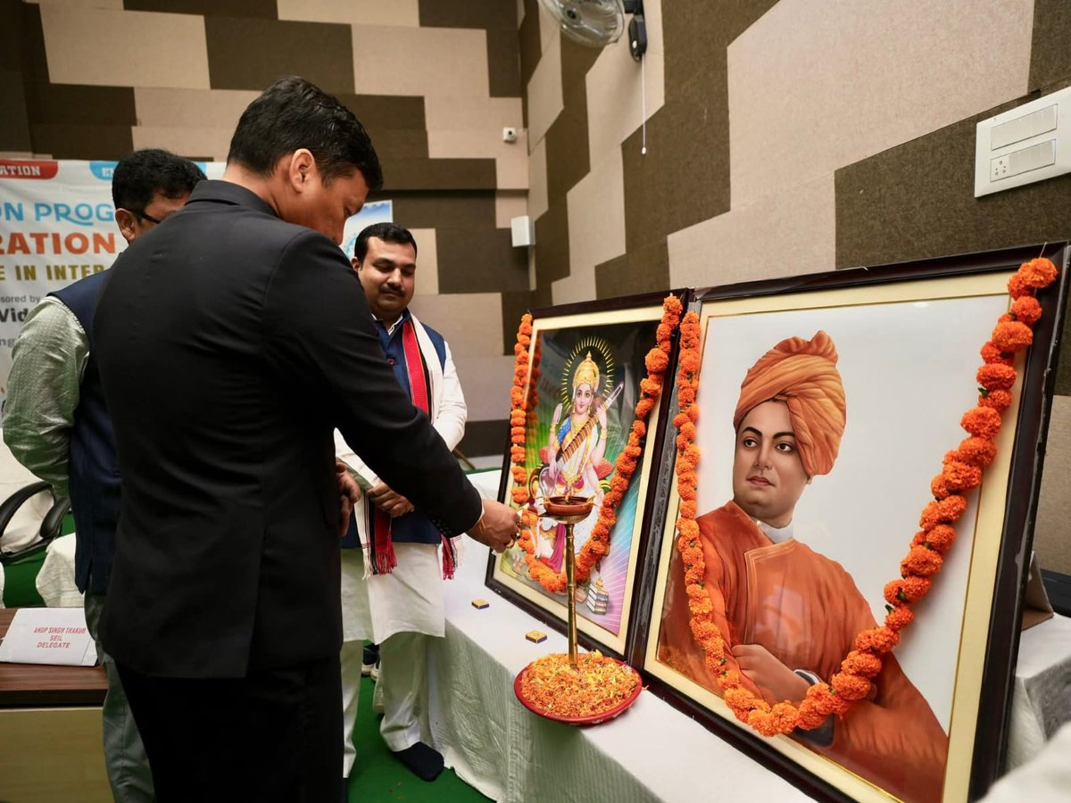 SEILOrgIn's tweet photo. A public reception program for SEIL delegates visiting Haflong was organised at the Haflong Govt College auditorium. The program was graced by Shri Debolal Garlosa, Hon. Chief Executive Member of Dima Hasao Autonomous Council; (1/2)
#RashtriyaEkatmataYatra #SEIL2025 https://t.co/EFJRzKCt8X