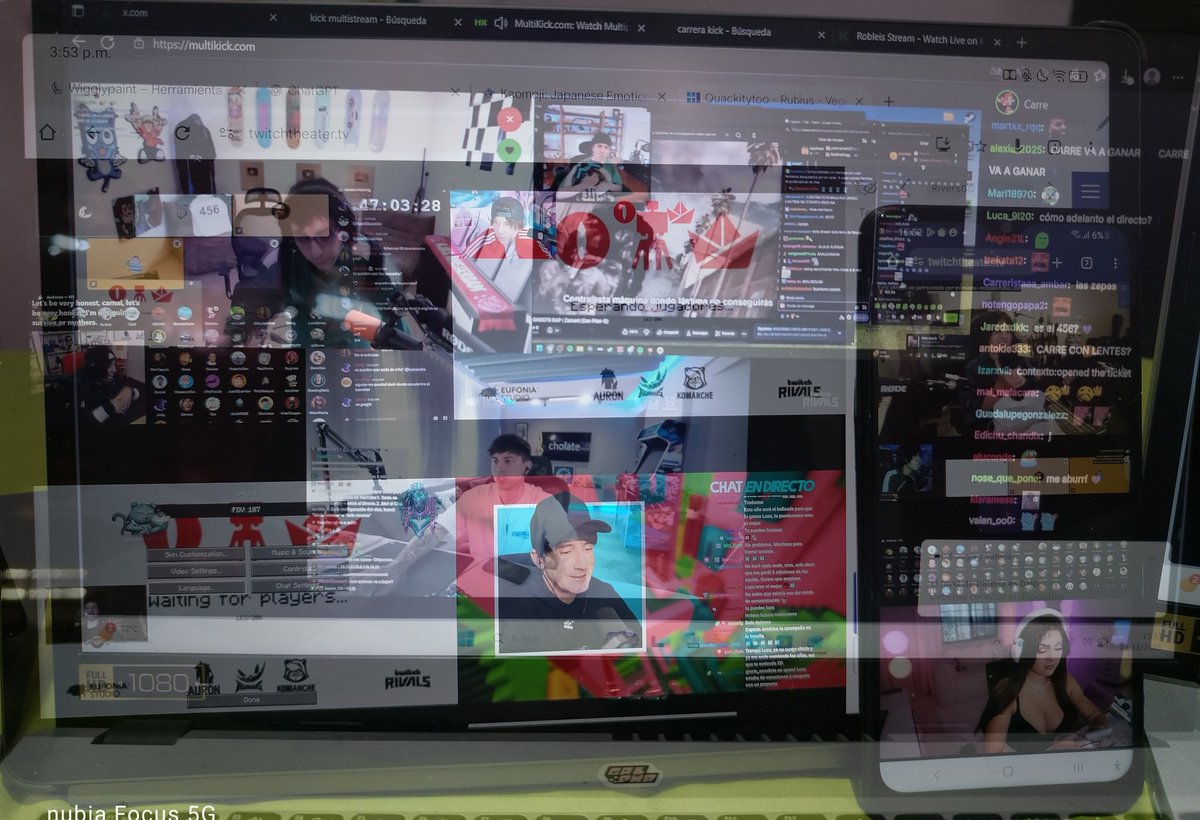 2mbiegirl's tweet image. POV :estás viendo el pov de tus streamers favoritos a la vez en los squid craft games 4