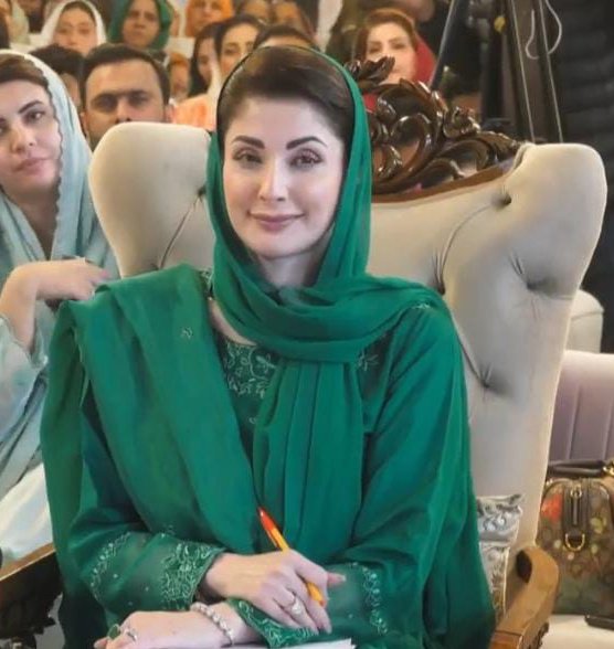 راولپنڈی میں الیکٹرک بس سروس کے افتتاح پر وزیر اعلیٰ مریم نواز نے کہا کہ اسلام آباد ایکسپریس وے سے پشاور روڈ تک 25 کلومیٹر سگنل فری کوریڈور بنایا جا رہا ہے۔ انہوں نے پنجاب کی خواتین کے تحفظ کو اپنی ترجیح قرار دیا اور دعویٰ کیا کہ ترقیاتی کام صرف مسلم لیگ (ن) نے سر انجام دیئے