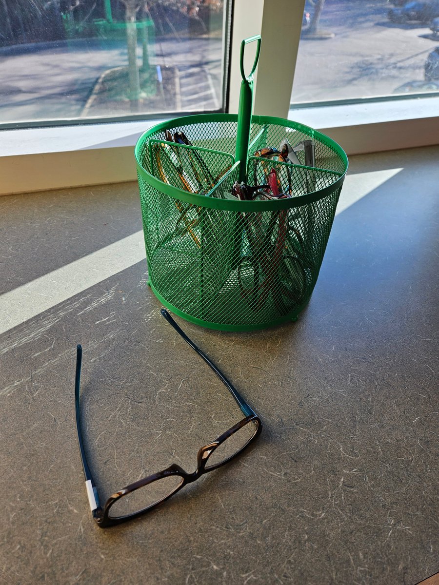 CurtisPublic's tweet image. It&apos;s FEATURED FRIDAY - This week: Reading Glasses

NEW!! Did you forget your cheaters on your last visit to the Library?  No worries when you&apos;re here - we&apos;ve got your back!

#readingglasses #JohnCurtisFreeLibrary