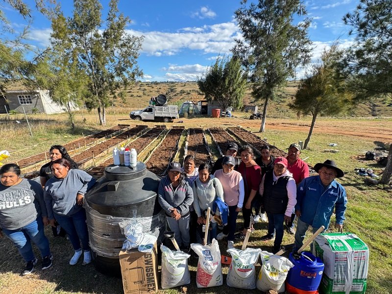 🍅 🍆 Fortalece DIF Oaxaca programas alimentarios con 40 huertos pedagógicos 🍆🍅

•La estrategia beneficia a más de 3 mil personas y refuerza los proyectos de Desayunos de Letritas y Guisos de mi Pueblo

Oaxaca de Juárez, Oax. 19 de noviembre de 2025.- Como una estrategia para