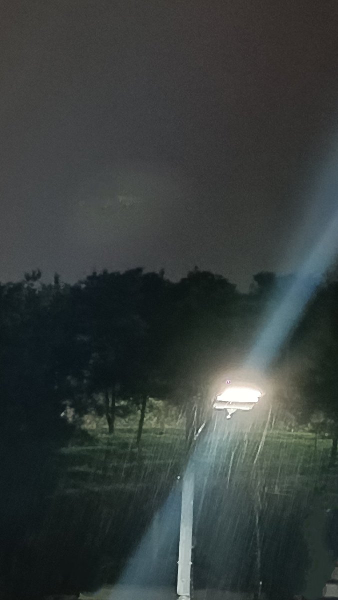 Βροχερές καληνύχτες υπέροχα πλάσματα...ότι πρέπει για αγκαλίτσες κρασάκι και ταινία ♥️