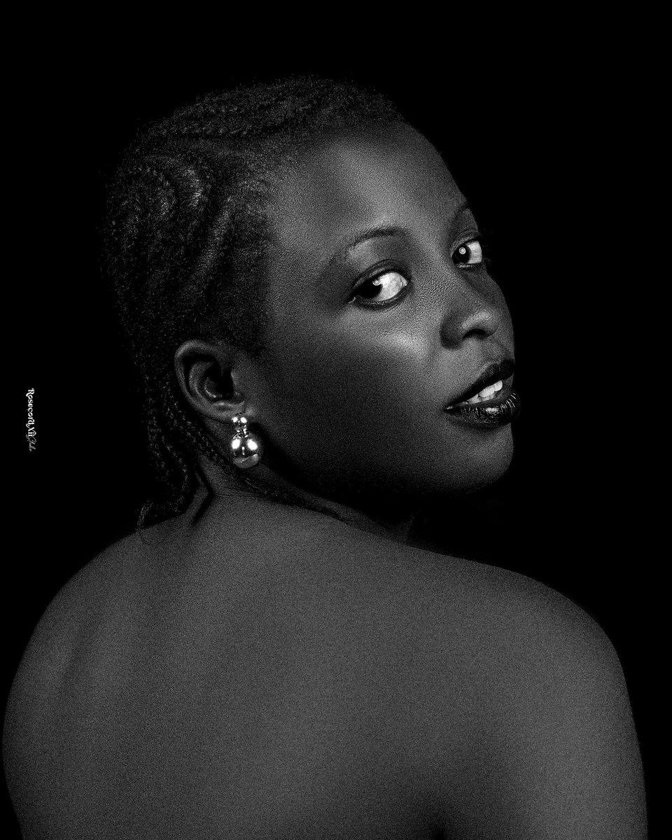 Série portrait: 30 jours 30 visages – Jour 19

Une lumière, un regard, une histoire.
👩🏽‍🦰: Ganiath

📞 +229 01 58336433
📍 Atrokpocôdji
©️ Rosecord XII Studio

________________________
#PortraitsDuMois #Rosecord #HumanLight #BeninPhotography #PhotoArt #CreativeSoul #StudioStory