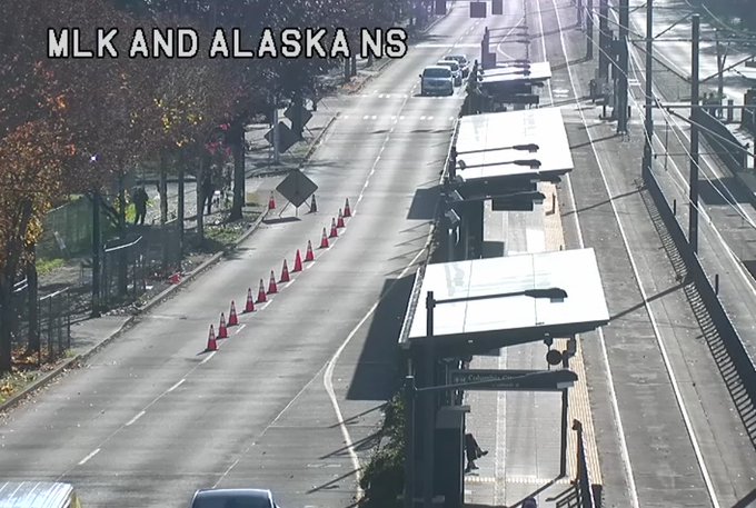 S Angeline St에서 NB 오른쪽 차선을 막고 있는 MLK Jr Way S 도로