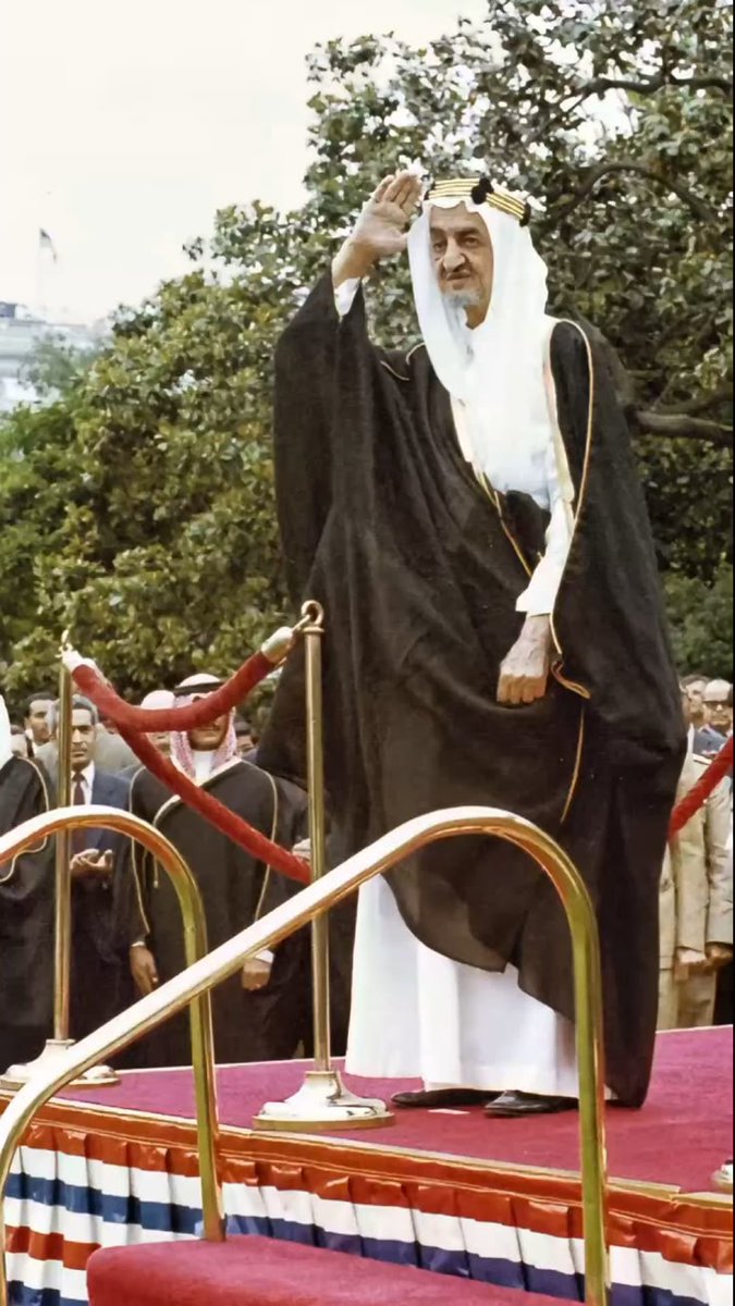 الي يحبه يضع له قلب ❤ ويترحم عليه 🤲🏼 وسوو متابعه 🫂❤️ ❤️