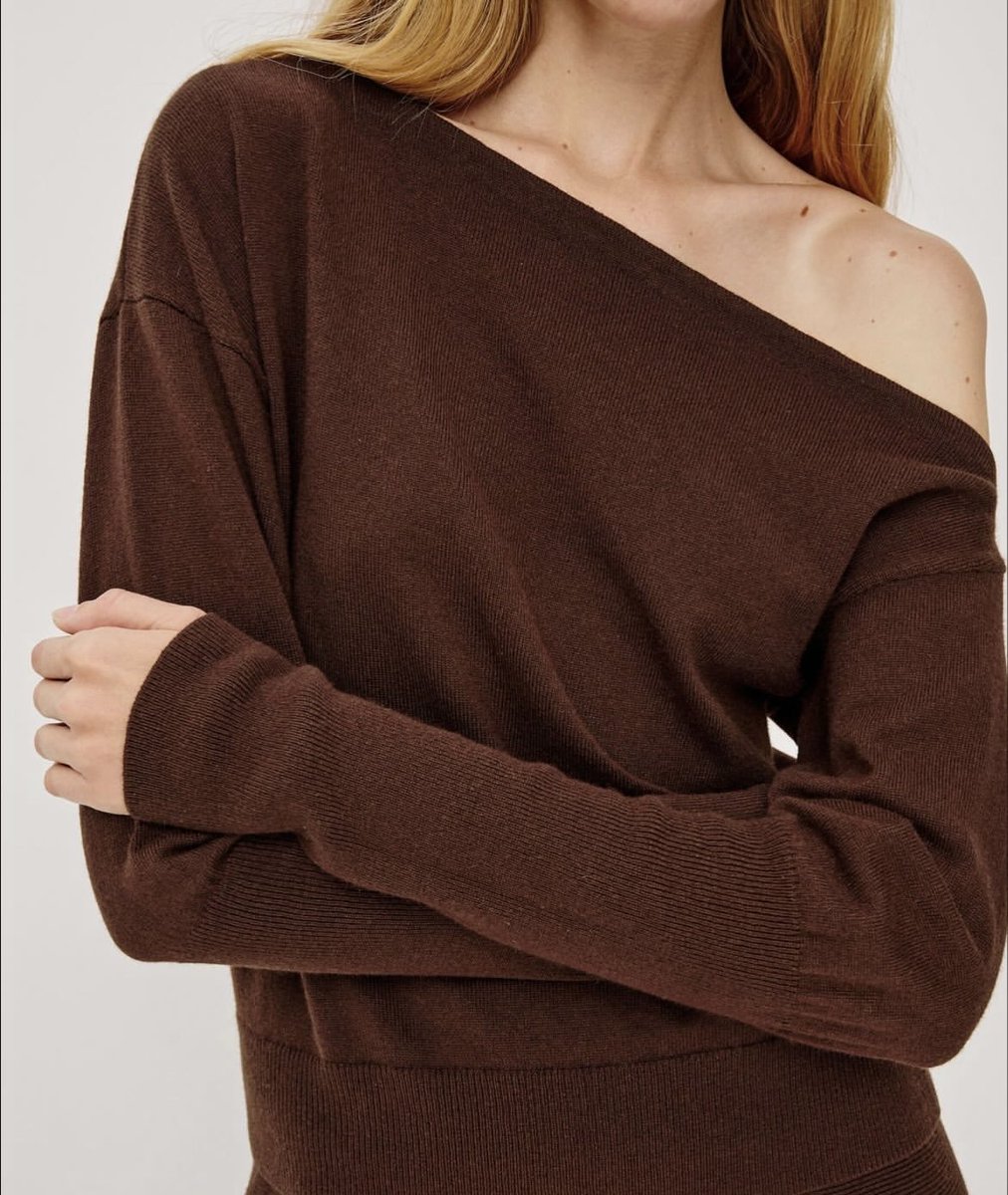 Your new favourite fit: A rich warm brown knit set with a shoulder twist. 🤎. A comfortable, stylish outfit for many occasions. 
#yyc #oconnors #local #shoplocal #locallyowned #calgary #calgarystyle #yycstyle #yycfashion #fall #fall2025 #fallfashion
