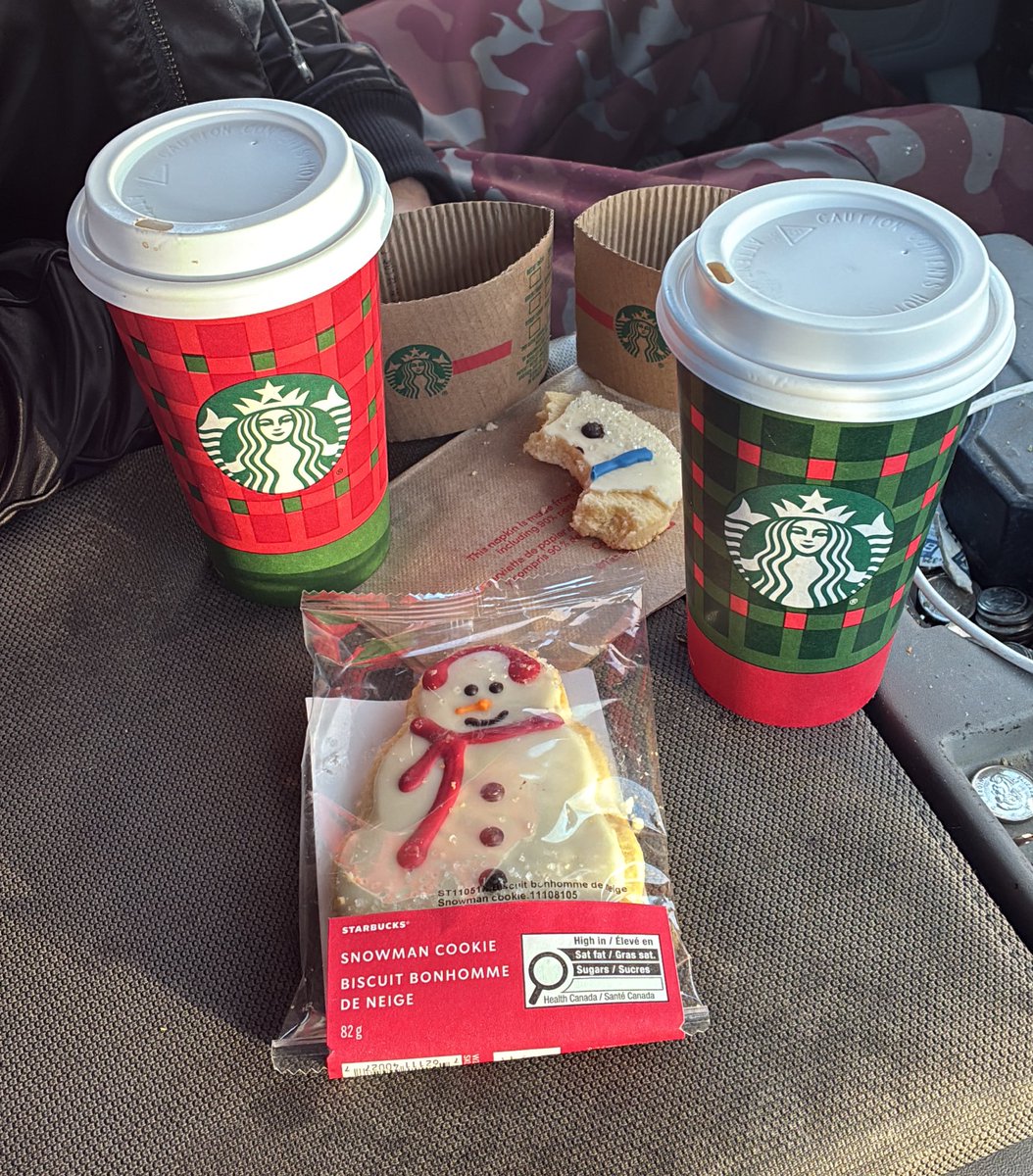 dalicebee's tweet photo. Someone didn’t wait… 🤦🏻♀️
#CameraEatsFirst #StarbucksFan https://t.co/ccMraLYQGG