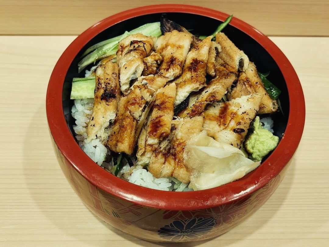 ランチメニューをコンプリートしました。
どれも美味しいですが、敢えて順位をつけると海鮮丼、鉄火丼、寿司、穴子丼の順番です。
#海鮮丼 #鉄火丼 #にぎり寿司 #穴子丼 #鯉寿司 #鯉寿司砧店 #東京都 #世田谷区 #砧