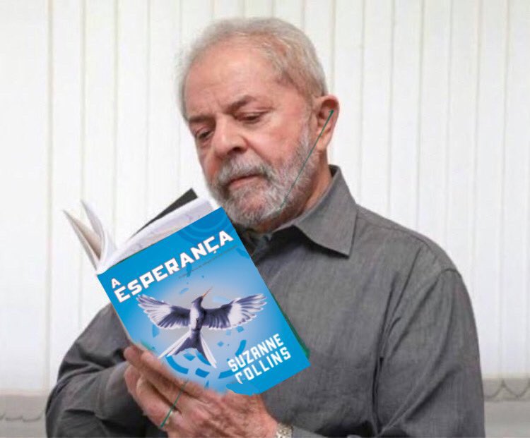 ParceiraDoAz's tweet photo. Sinto falta de ser "mais bookstan". A vida adulta atrapalhando minhas leituras https://t.co/aHoC4lpj9D