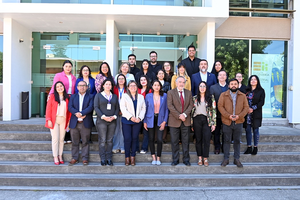 ucscconcepcion's tweet image. #AUR 🎓 | La Red de Inclusión Laboral de @AUR_cl presentó su Manual de R&amp;amp;S Inclusivo y Buenas Prácticas, elaborados con la participación de la Dirección de Gestión de Personal UCSC.

📲 Conoce más: ucsc.cl/medios-ucsc/no…