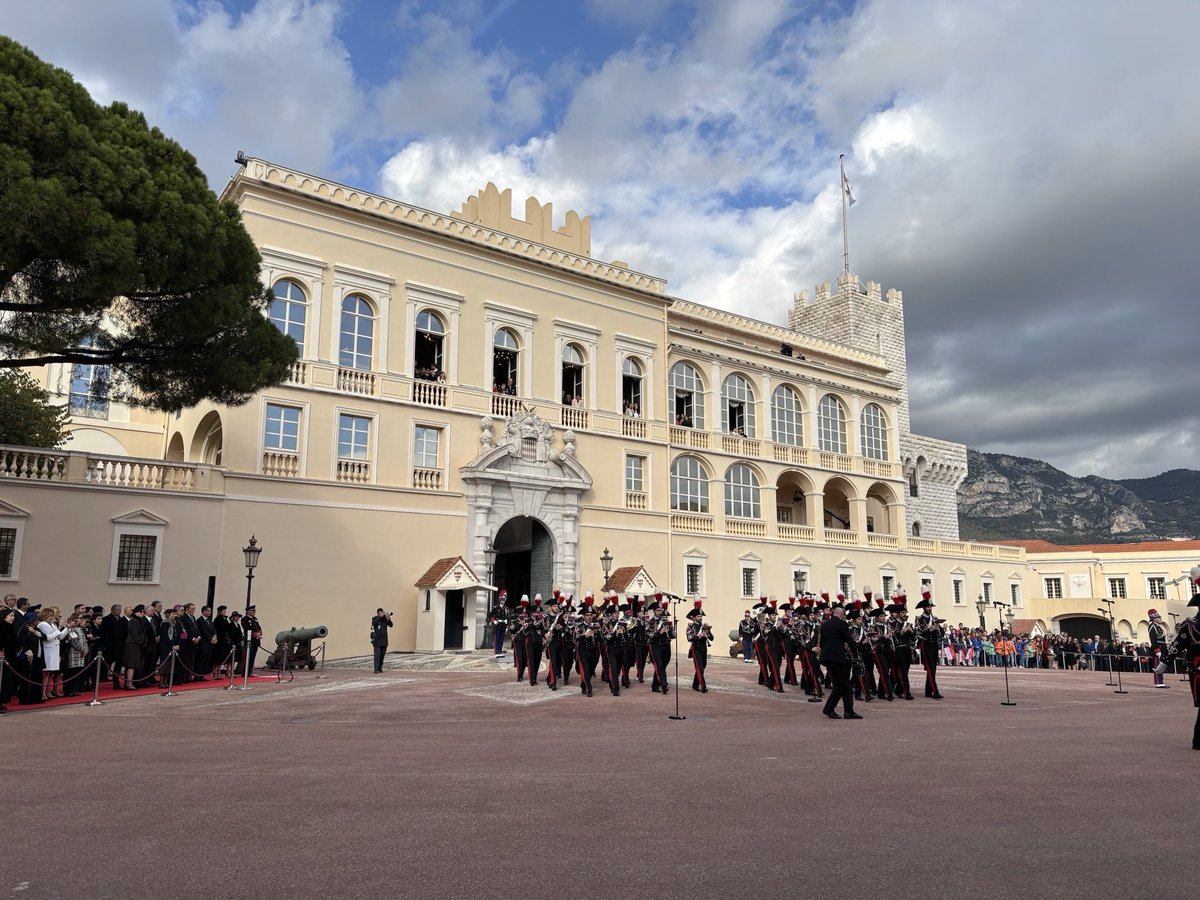 🇲🇨 A l'occasion de la Fête nationale de la Principauté de Monaco, je présente à S.A.S. le Prince Albert II, Ses proches et à tous les Monégasques mes plus sincères félicitations. Aux côtés de notre Consul général M. König, j’ai l’honneur de participer aux cérémonies officielles.
