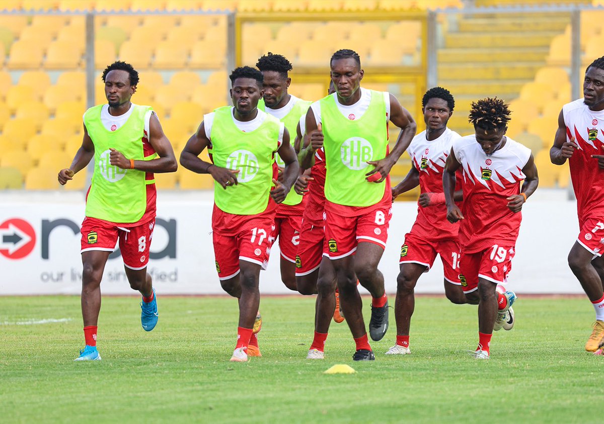 AsanteKotoko_SC's tweet photo. Warm-up time.
#KotokoApostles
#GPLMD6 https://t.co/GaJsHqYTex