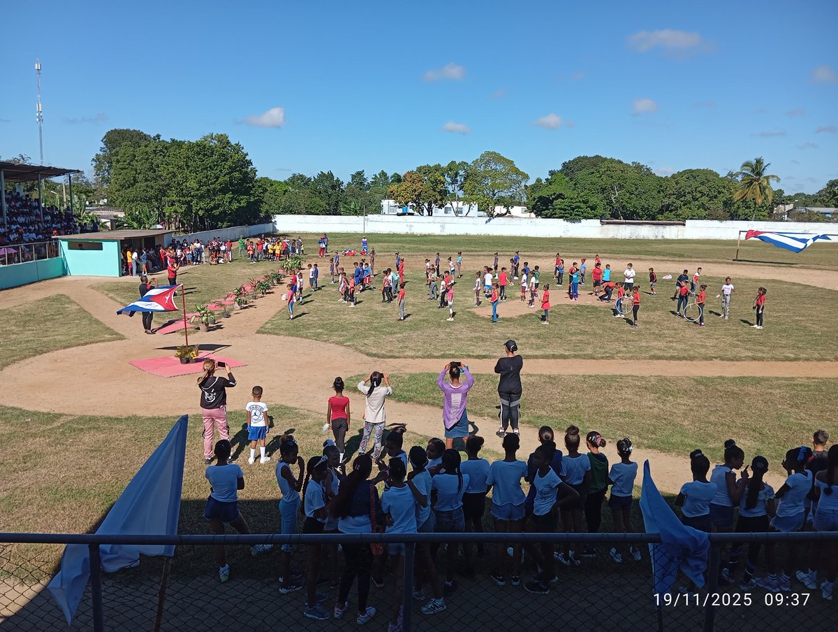Presentes en el acto por el Aniversario 40 del Día de la Cultura Física y el Deporte #CubaMined #EducaciónProvincialLasTunas #EducaciónJobabo