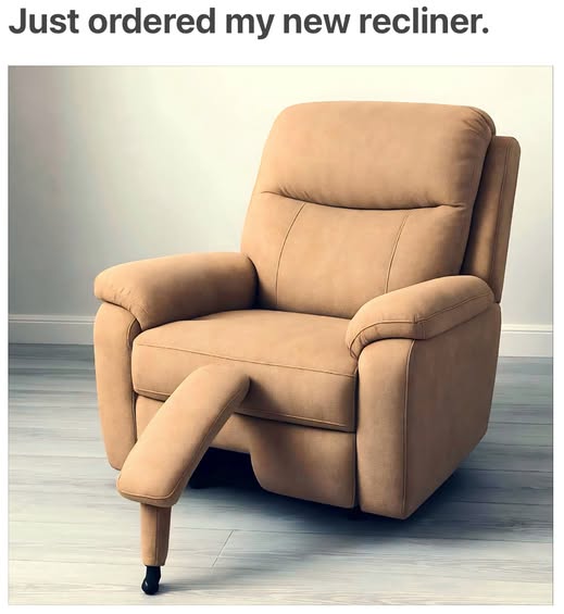 ALPacaUrfudge's tweet image. #WhenINeedTimeForMyself I chill out in my favorite recliner.