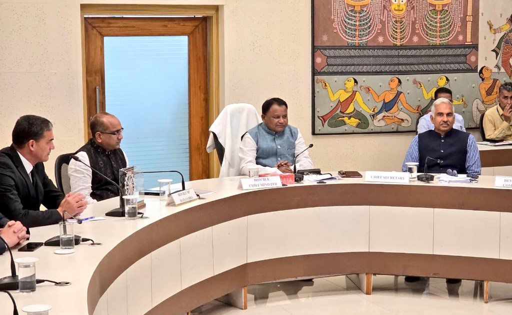 SujeetKOfficial's tweet image. Honoured to be present in the interaction meeting of Hon’ble CM Shri @MohanMOdisha with the visiting foreign Parliamentary officials participating in the 37th Parliamentary Internship Programme (PIP-2025).

Engaging with delegates from diverse parliamentary traditions is always…