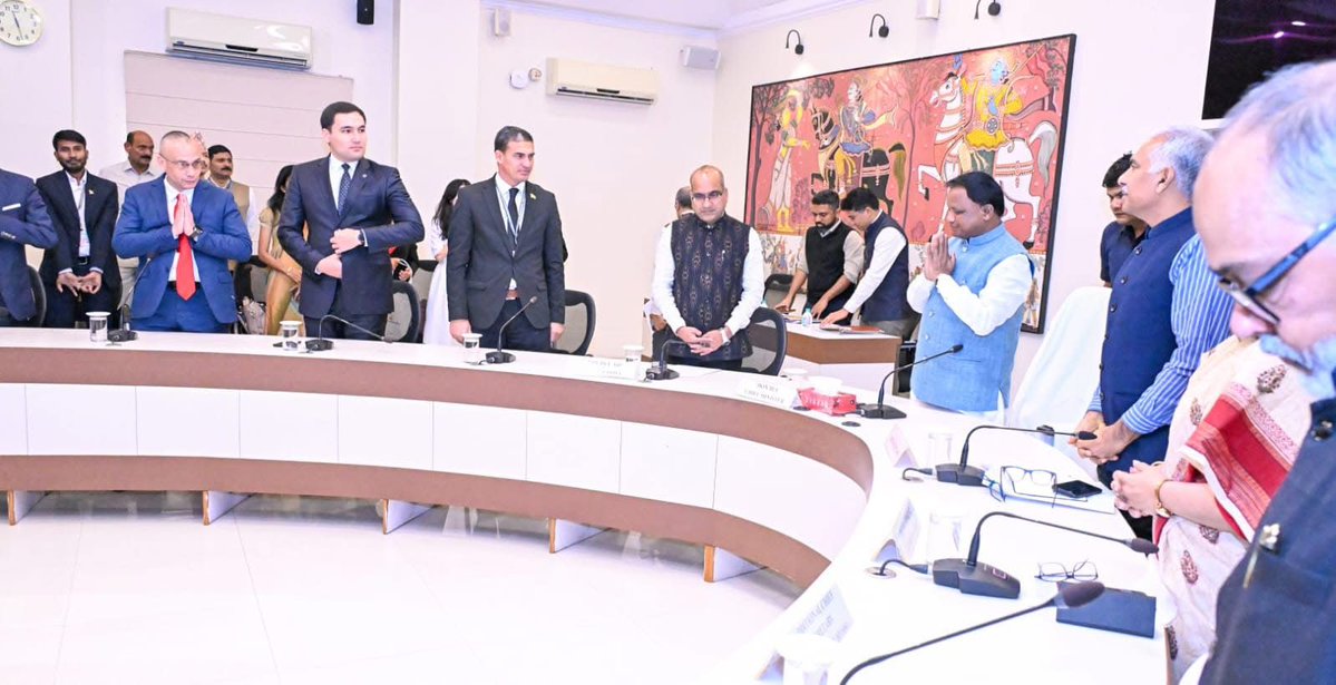 SujeetKOfficial's tweet image. Honoured to be present in the interaction meeting of Hon’ble CM Shri @MohanMOdisha with the visiting foreign Parliamentary officials participating in the 37th Parliamentary Internship Programme (PIP-2025).

Engaging with delegates from diverse parliamentary traditions is always…