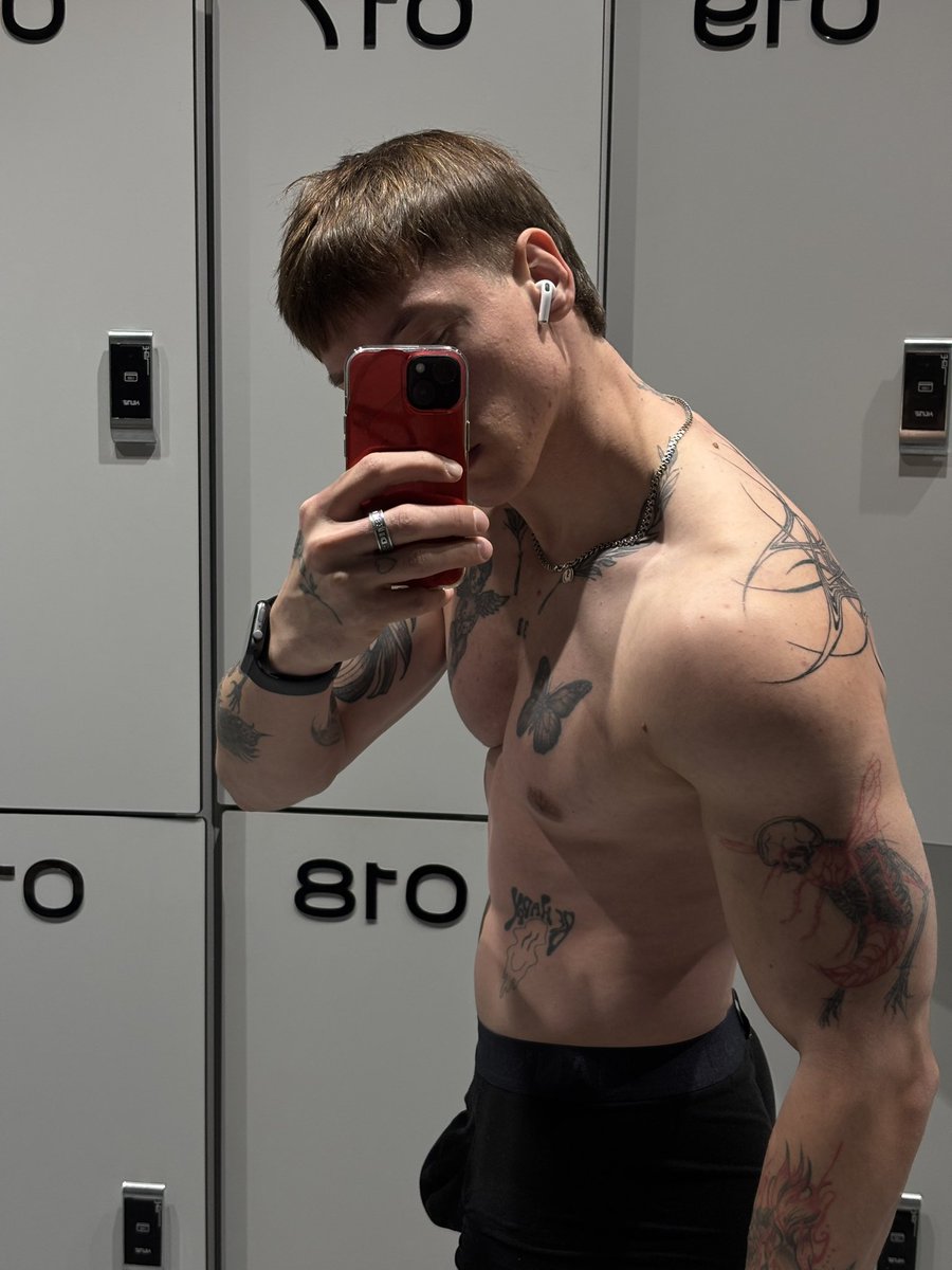 sunsetdimash's tweet image. Трохи на рабочемʼ 😁 #gymlover #gymmotivation #gym