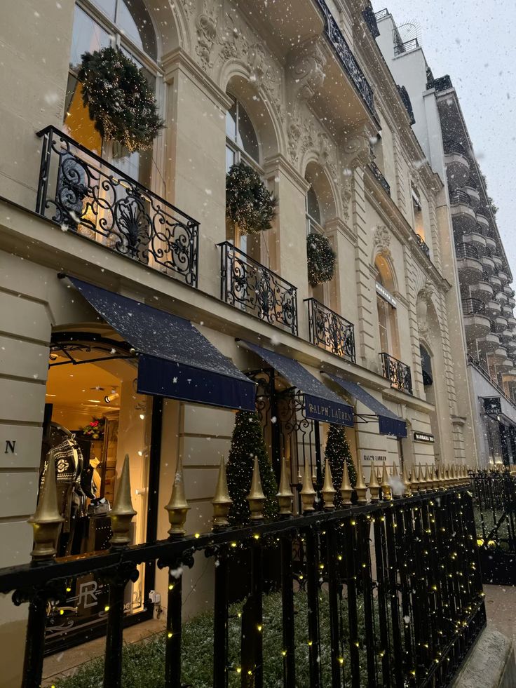 talya9646171863's tweet image. winter in Paris ⛄🧣