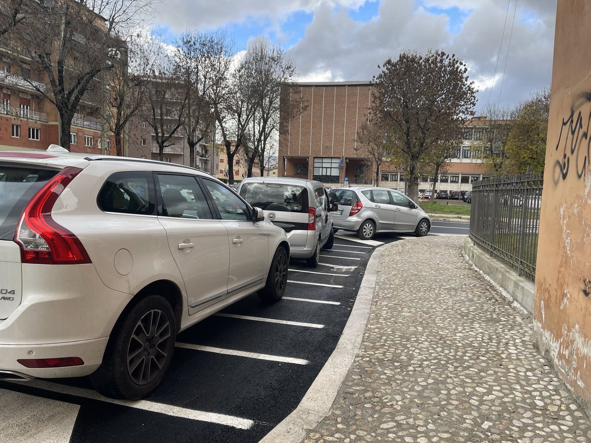 GicoAnco's tweet photo. @dansinibaldi E per questi spazi sottratti a chi ne avrebbe diritto chi vorrebbe ringraziare? https://t.co/s9QG5VEfgG