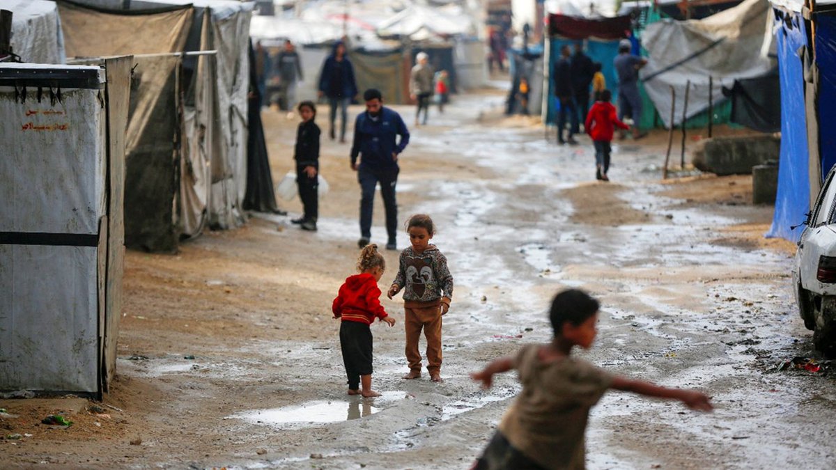 UNRWA_EU's tweet image. .@UNRWA has never left the #Gaza Strip. Its 12,000 employees and more than 1,000 medical staff have been there throughout the war.

The needs are immense. They have not decreased with the ceasefire.

🎙️ UNRWA @natboucly told @AgencEurope in Brussels ↓

🔗 agenceurope.eu/en/bulletin/ar…