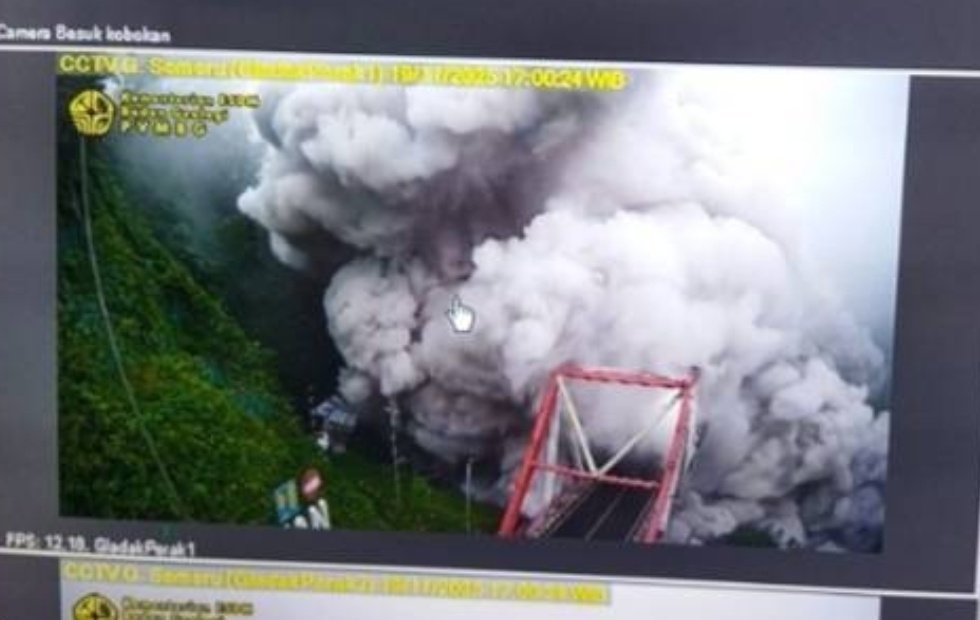 Officials said 178 people, including 137 hikers and six Tourism Ministry officials, were trapped on Mt. Semeru in E. Java due to the eruption earlier today. Search and rescue operations will resume tomorrow, as the area is prone to landslides #Semeru #GunungSemeru