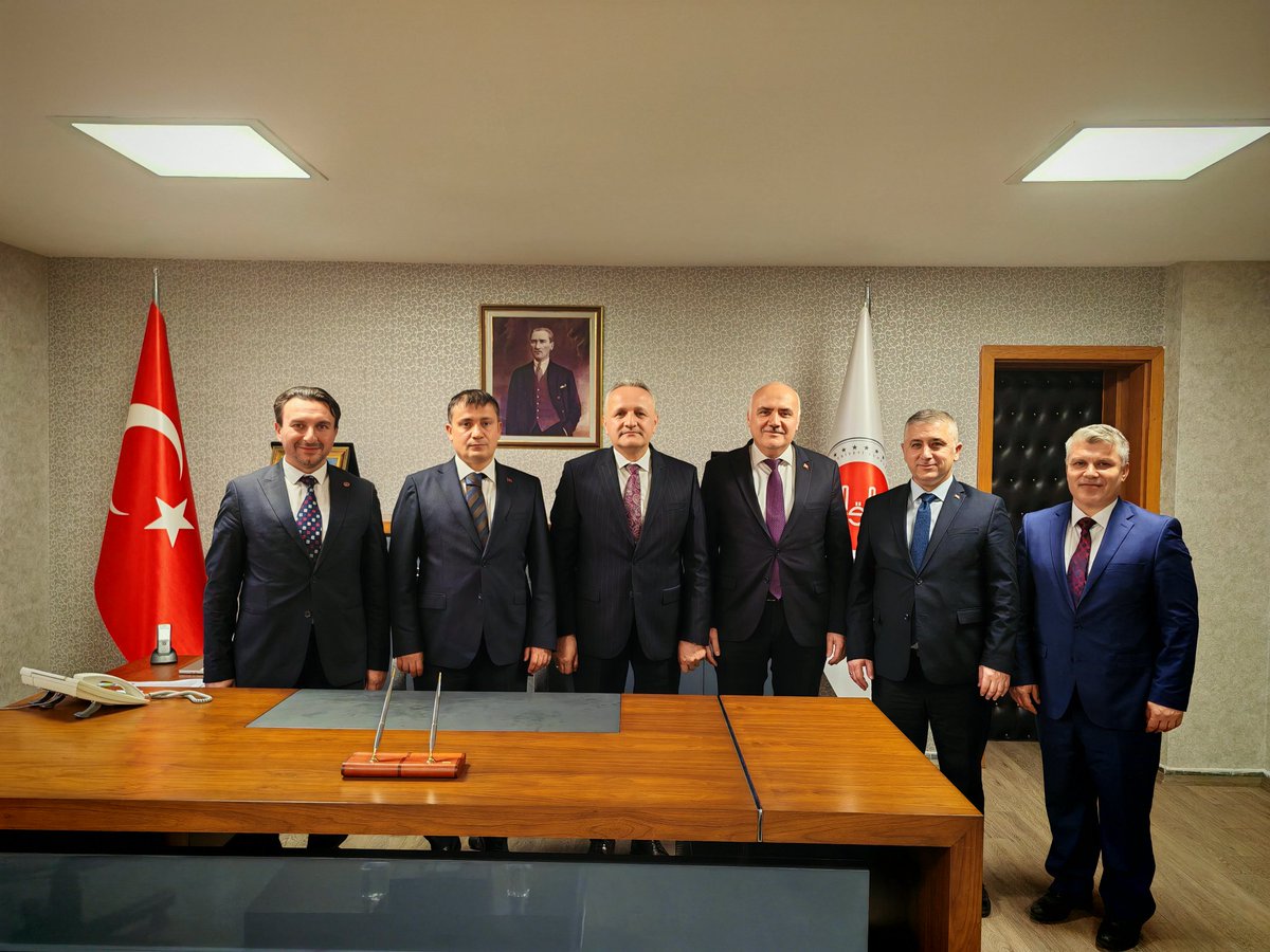 Diyanet İşleri Başkanlığı İnsan Kaynakları Genel Müdürü görevine atanan, ilçemizin gönlünde ayrı bir yeri olan kıymetli hocamız, eski müftümüz Sinan Kazancı’yı hayırlı olsun ziyaretinde bulunduk.

İlmiyle, tevazusuyla ve dava şuuruyla örnek bir duruş sergileyen kıymetli hocamıza,