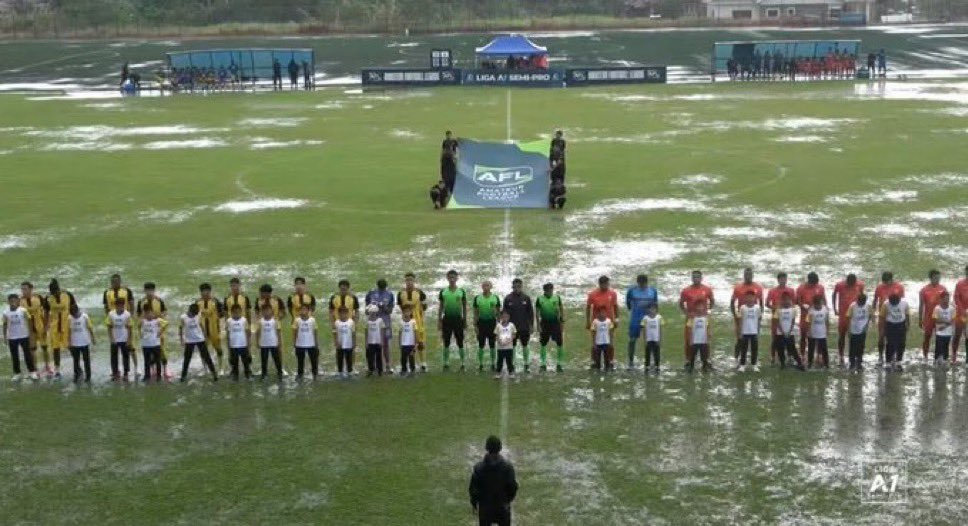 Kemain lawo padang Thai untuk budak2 grassroot main.

Tengok pulak padang SemiPro dalam Malaysia pulak. Lepas tu pelik kenapa Malaysia tak support liga budak sekolah ramai2 mcm Thai.

👇🏽