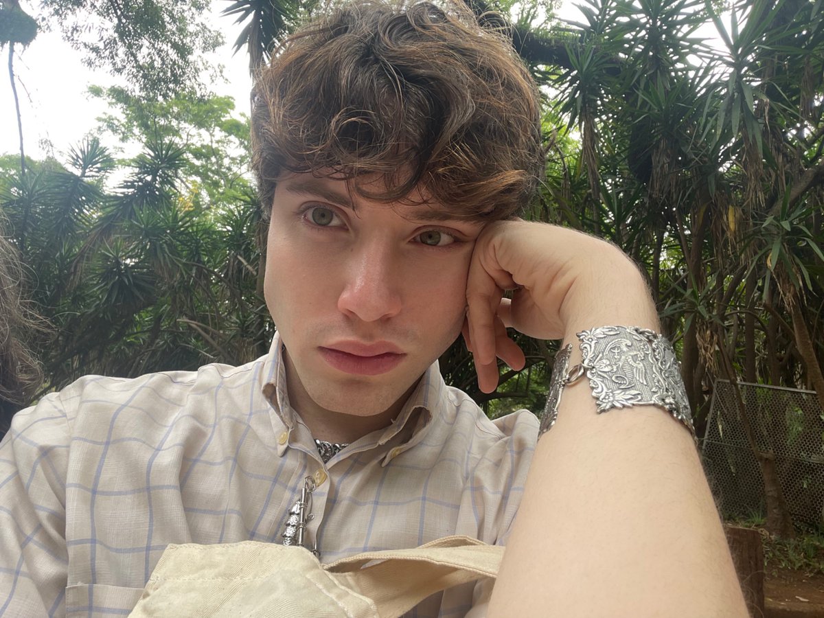 neomorphh's tweet image. Pensando no parque 💭