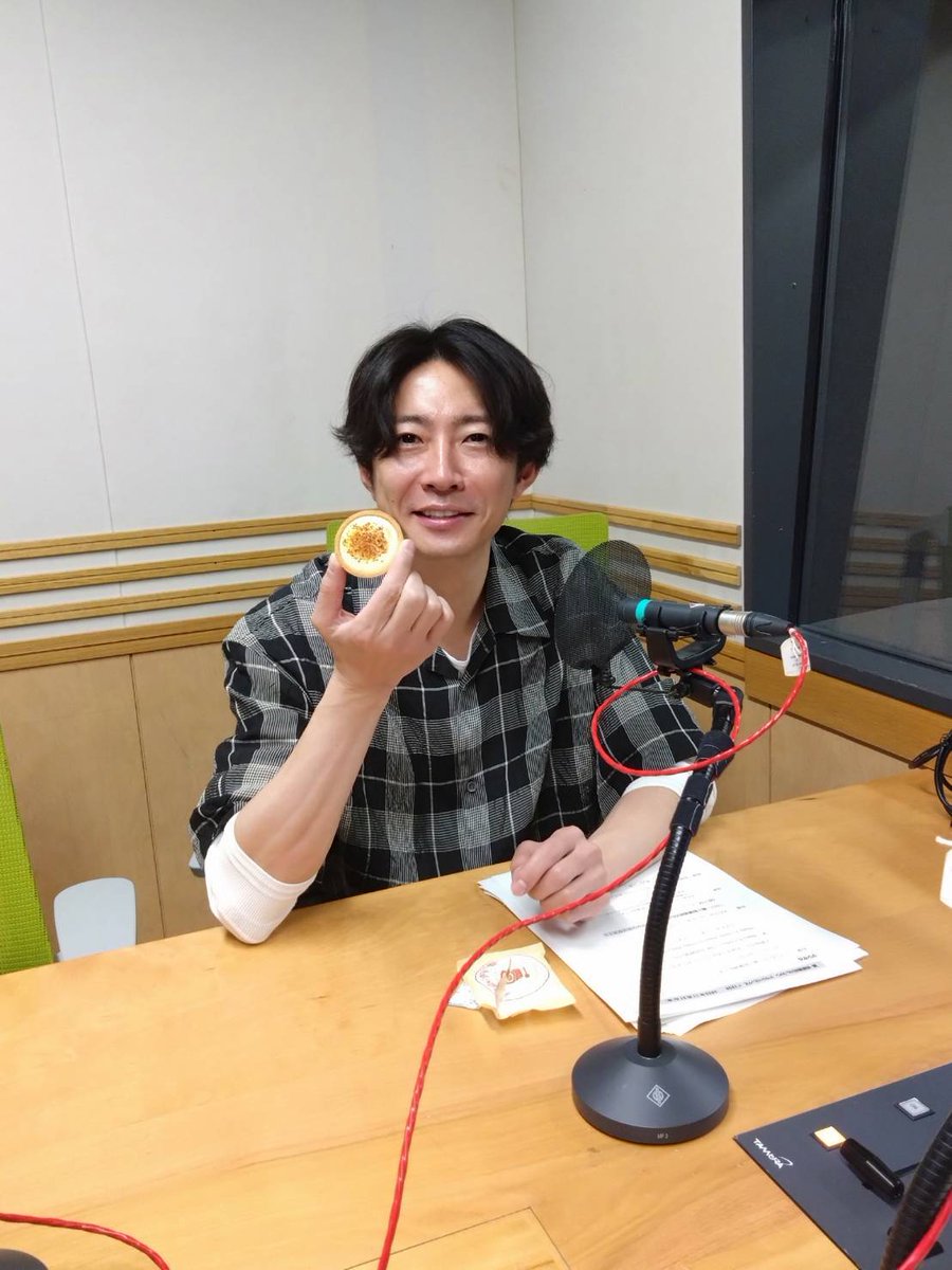 本日24:00からは「嵐・相葉雅紀のレコメン！#アラシリミックス」
今回は久しぶりにスイーツ部の活動から1枚📸
とあることをお祝いしているのですが…
ぜひ、番組を聞いて確かめてください🙏
radiko.jp/share/?sid=QRR…