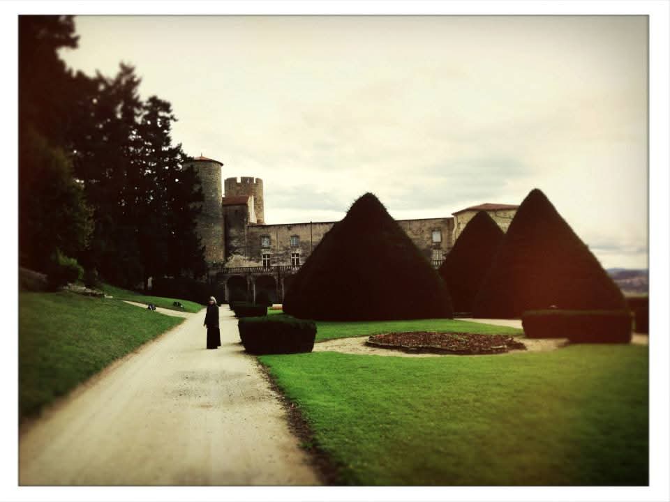 vampchronicles_'s tweet image. Anne Rice in the Auvergne, France, in 2013. Lestat&apos;s hometown.  #thevampirelestat