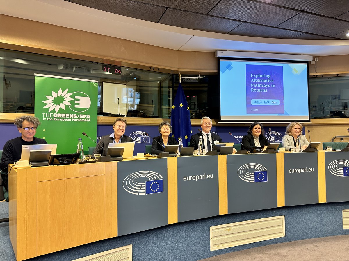 MoreprojectEU's tweet image. 1/2 | 📷 This morning at the European Parliament, the FAIR Return, GAPs Return Migration, and More Project met with Members of Parliament and the European Commission to present migration research on humane and effective EU return policies.

#Moreproject #Migration #HorizonEU
