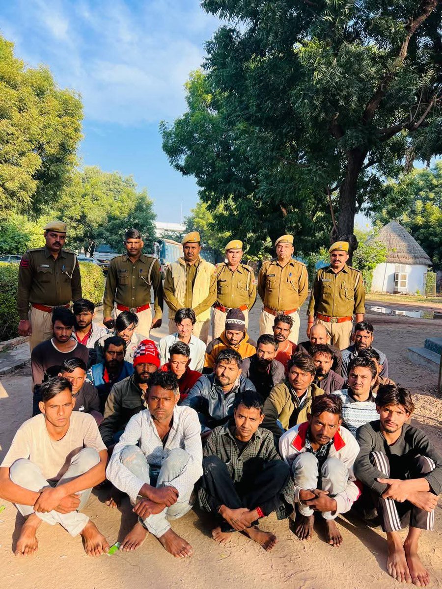 JSMedia336533's tweet photo. ऑपरेशन साईबर शील्ड के तहत नागौर पुलिस बड़ी कार्यवाही। 24 व्यक्ति की एक साथ गिरफ्तारी
#NAGAURPOLICE
#SP Office Nagaur 
@IgpAjmer
@PoliceRajasthan
#JSM https://t.co/StfGgVO6ZH