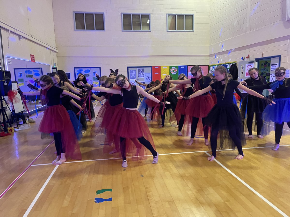 GOOD LUCK to our absolutely AMAZING dancers tonight! You’ve worked so hard and now it’s time to SHINE! Go out there, own that stage, and show everyone what true stars look like!