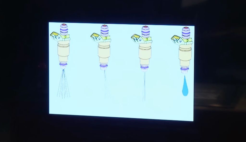 NatSynthetics's tweet image. Fuel injectors sync with pistons in your engine for efficient fuel delivery. See how to clean them here: youtu.be/vctuhXtQ6_0 Boost performance with AMSOIL fuel additives. Shop now: amsoil.com/?zo=1858536 #TechTipTuesday #FuelInjectors