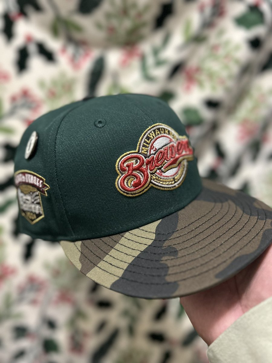 Cmd_Guap1's tweet image. Dreary weather today!

FOTD x KOTD
@TopperzstoreUSA x @Jumpman23 
Green &amp;amp; Camo Brewers x AJ1 Green Gorge 

#PINdejos @PINdejos1 
#NUMaera