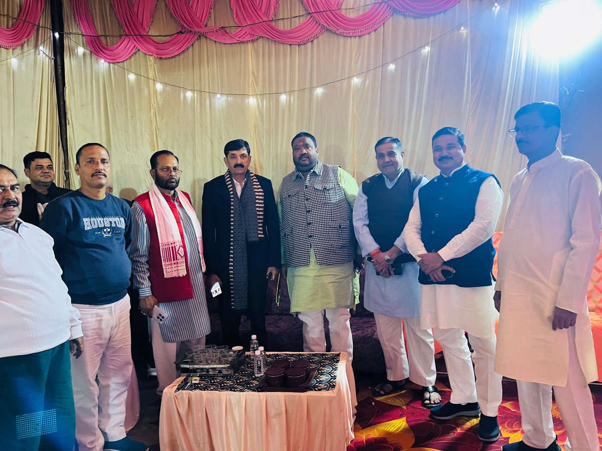 dheerusinghh's tweet image. आज निम्नलिखित मांगलिक कार्यक्रम में सम्मिलित हो कर शुभकामनाएं प्रेषित की:-

1️⃣श्री पंकज सिंह जी ब्लॉक प्रमुख रेहरा बाजार के परिवार में मांगलिक कार्यक्रम में सम्मिलित हुआ।

2️⃣प्रिय श्री अजीत शुक्ला जी पत्रकार निवासी खलवा के परिवार में आयोजित मांगलिक कार्यक्रम में सम्मिलित हुआ।