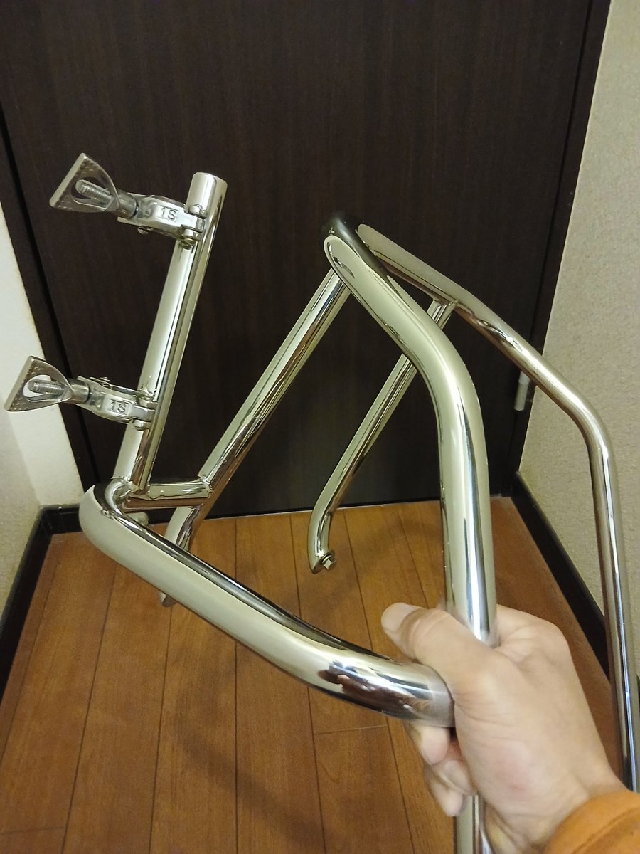 tripletsboat's tweet photo. ご近所の釣り仲間NEO374さんにセンターコンソールレールをお届け✌️

今回のお題は、
航海灯ポールを絡めてと💪

#NEO374
#ワンオフレール
#オリジナルボートレール https://t.co/XqQ2l8t2Nx