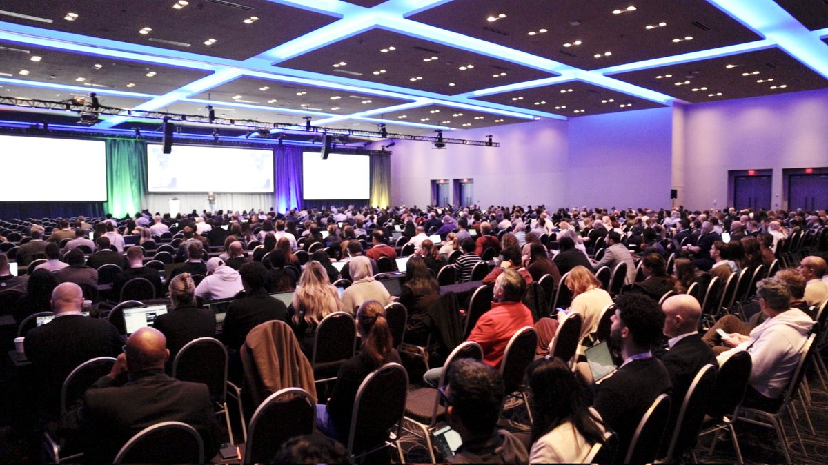 svembu's tweet image. Pictures from opposite sides of the globe, both events happening at the same time: Gartner enterprise event in Kochi and our ongoing Zoholics event in Toronto.

From Kochi to Toronto, our reach and execution are growing worldwide! 

And the best is yet to come - we will…